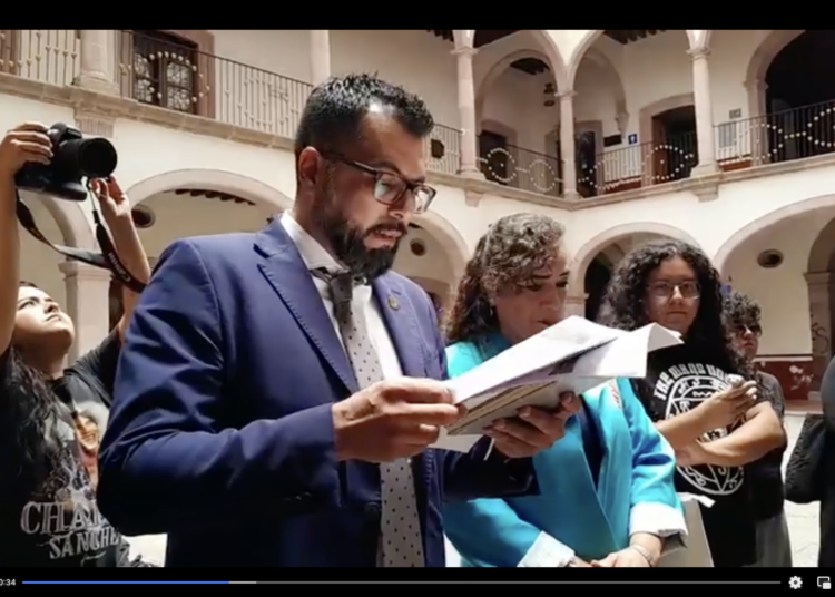 Solo con presiones, rector interino entregó la rescisión laboral del ex rector Ibarra